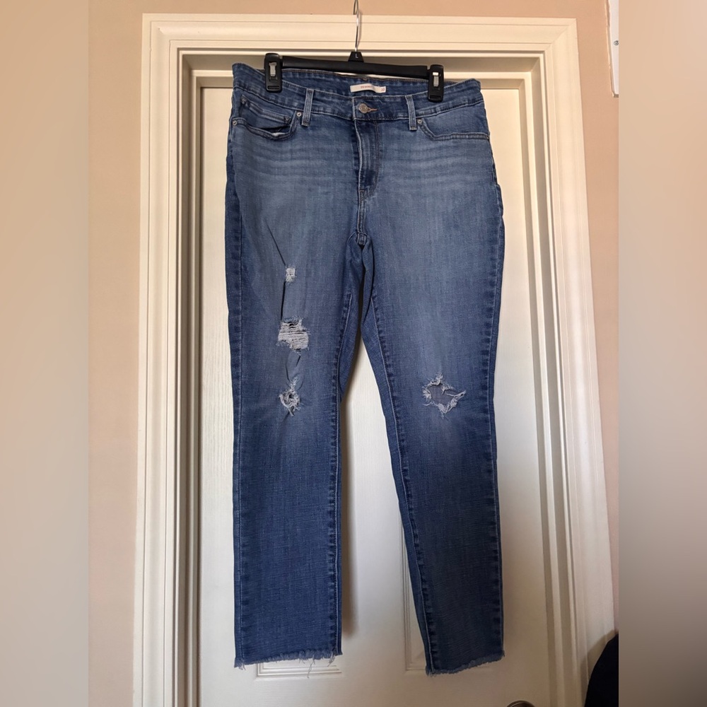 Levi's Women's Light Blue Distressed Skinny Jeans size 33
